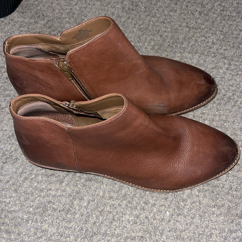 Gianni Bini brown leather booties. Size 9